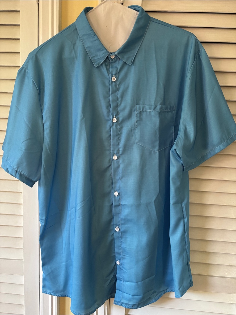 Light Blue Men's Short-Sleeve Button-Up Shirt